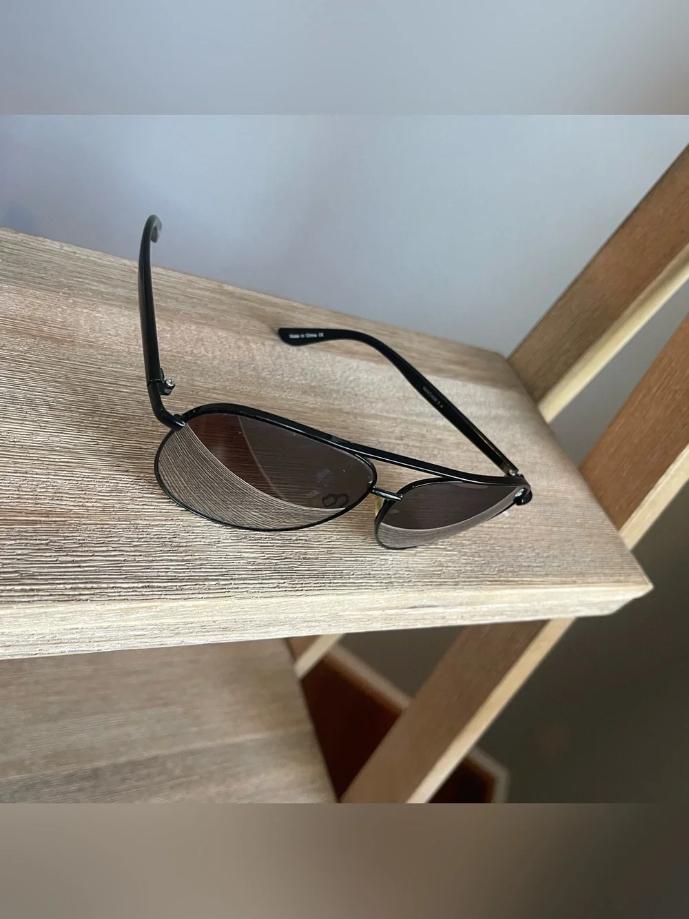 Quay Australia Macaw Black Aviator Sunglasses Oversized UV Protect Logo Bridge